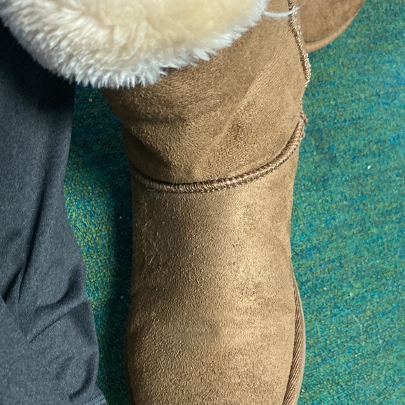 Fuzzy boots - Picture 6 of 6